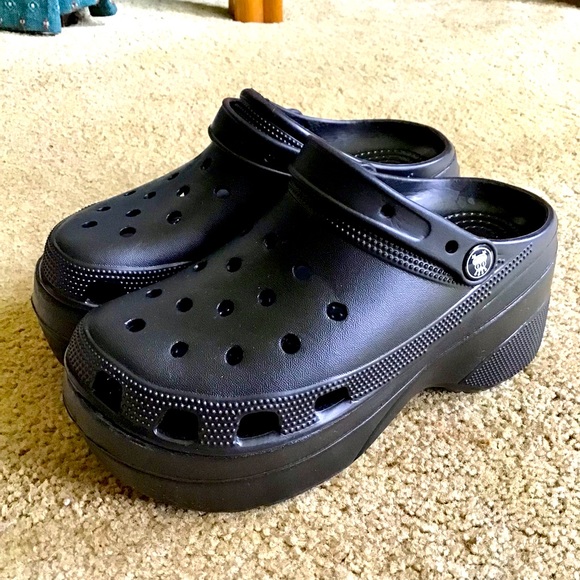 Black Platform Clogs - Picture 4 of 8